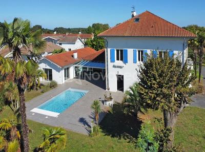 Maison - 644 m² - 17 pièces