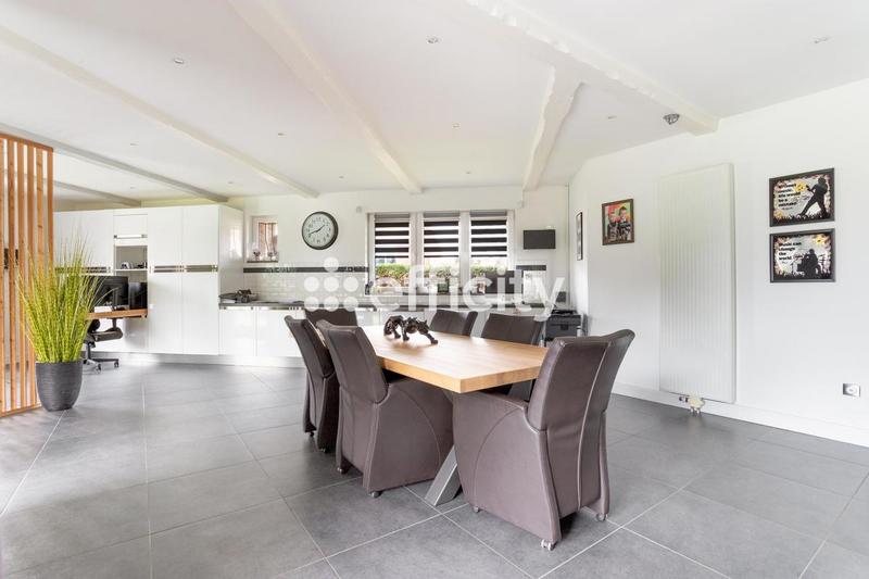 Maison - 298 m² - 7 pièces