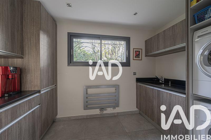 Maison - 527 m² - 9 pièces