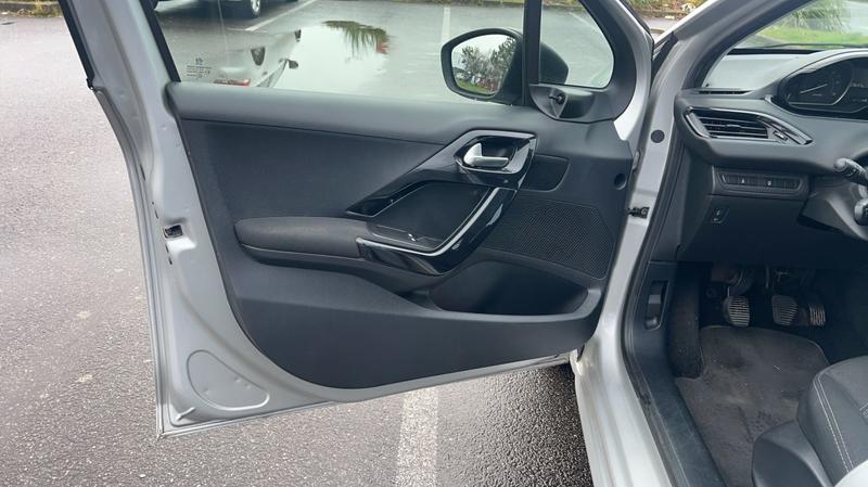 Peugeot 208 I 1.6 BlueHDi 100 Active Business