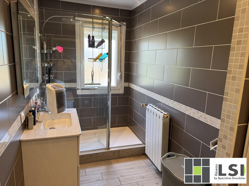 Maison - 121 m² - 6 pièces