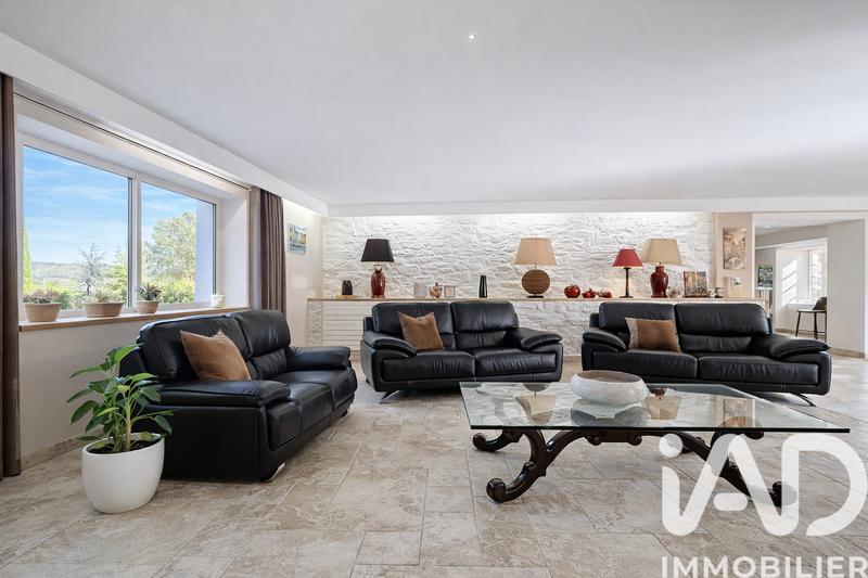 Maison - 660 m² - 16 pièces