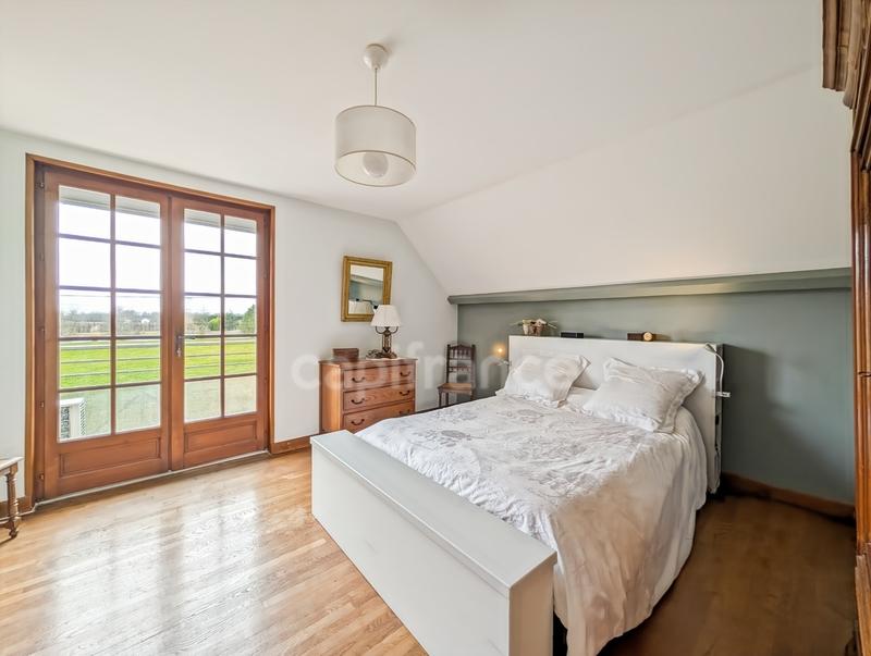 Maison - 246 m² - 9 pièces