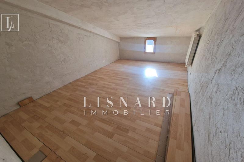 Maison - 370 m² - 16 pièces