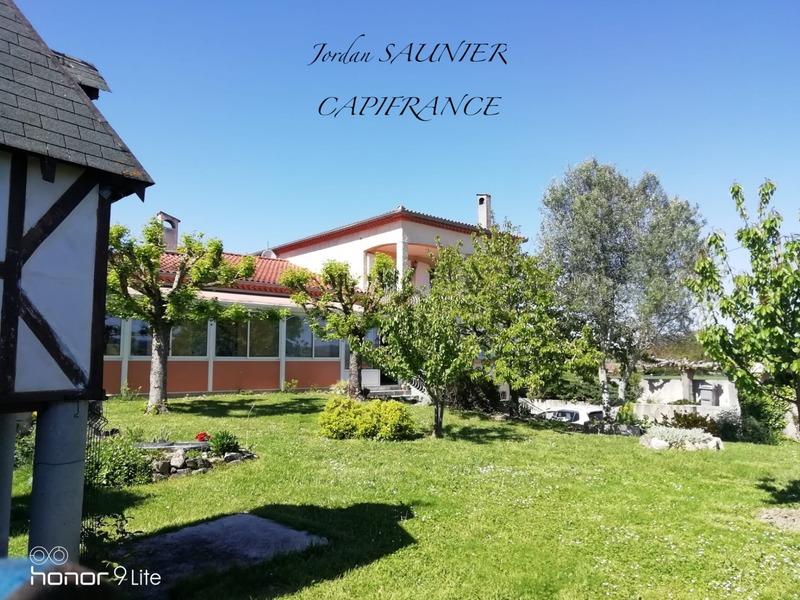 Maison - 253 m² - 8 pièces