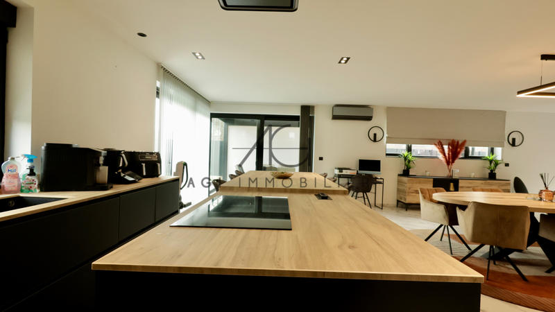 Maison - 228 m² - 5 pièces