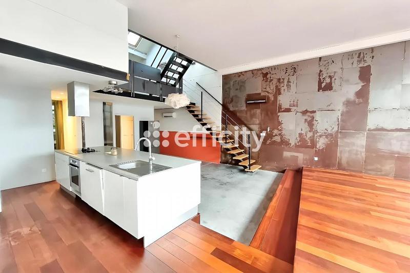 Loft - 138 m² - 3 pièces