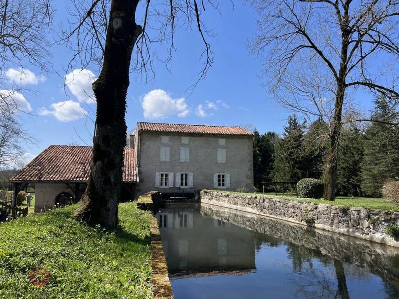 Propriété - 227 m² - 7 pièces