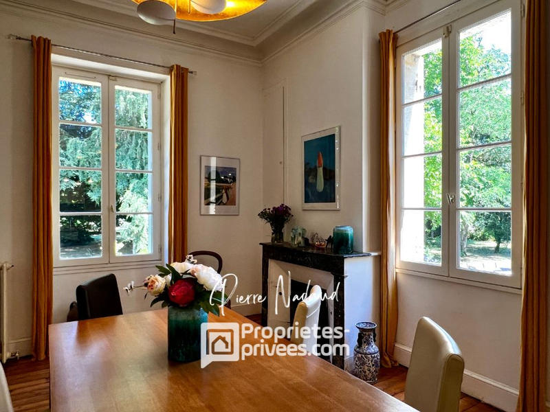 Maison - 230 m² - 9 pièces