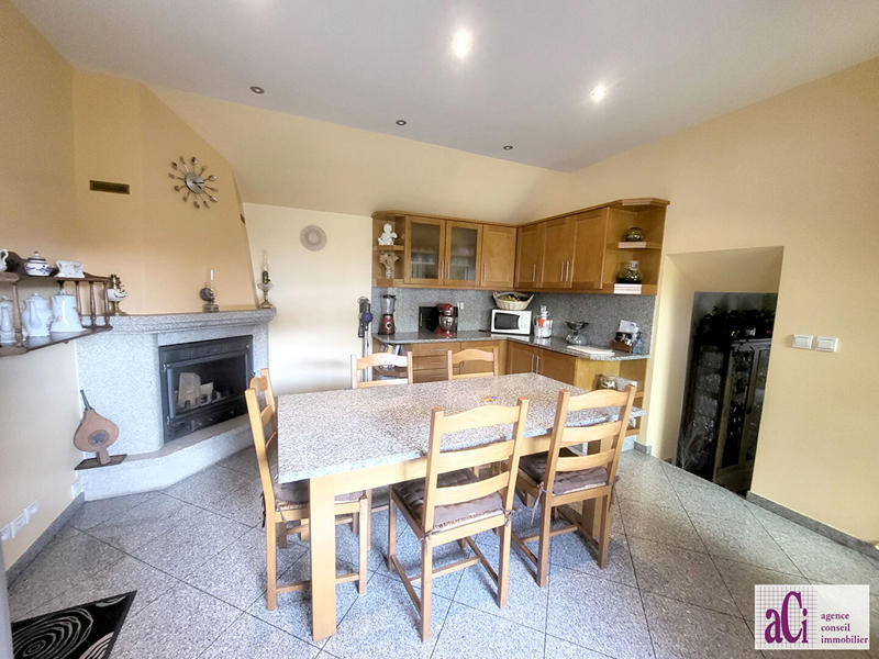 Maison - 256 m² - 12 pièces