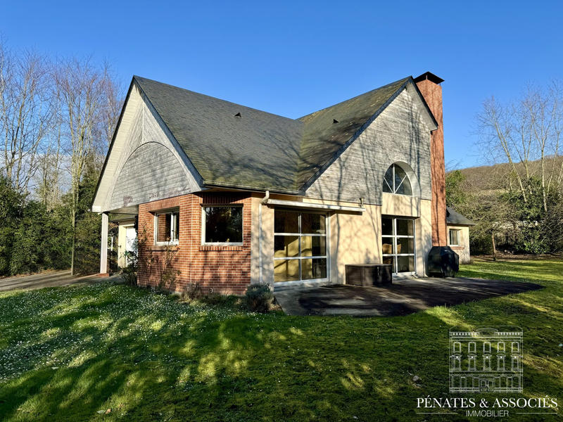 Maison - 241 m² - 8 pièces