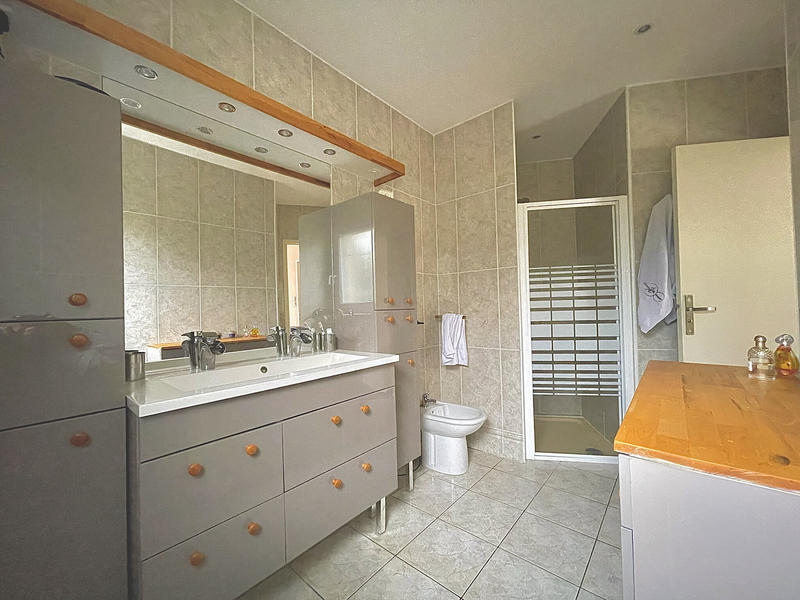 Villa - 228 m² - 6 pièces