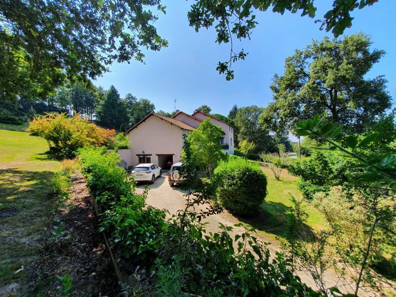 Maison - 240 m² - 8 pièces