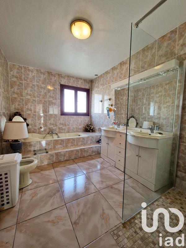 Maison - 215 m² - 6 pièces