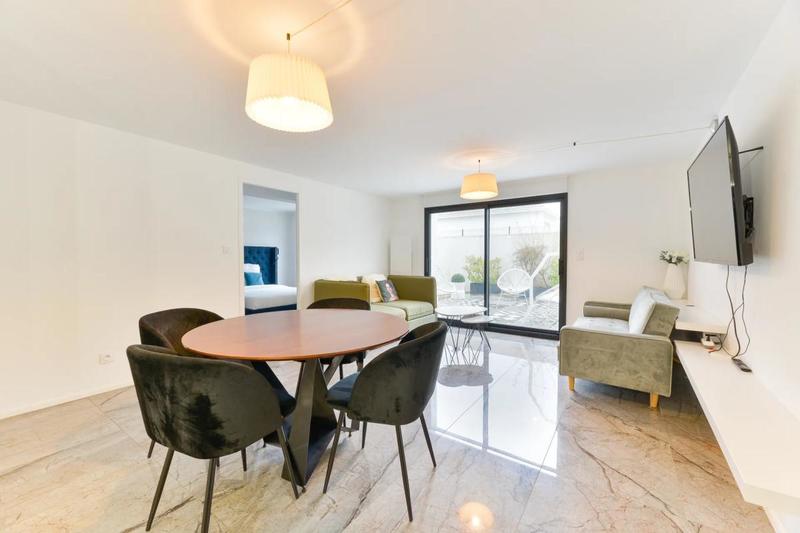 Maison - 450 m² - 21 pièces