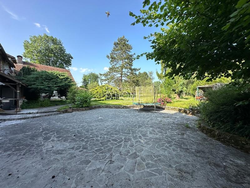 Propriété - 623 m² - 14 pièces