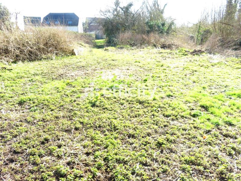 Terrain constructible - 2 000 m²