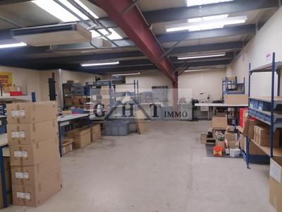 Entrepôt - 1 087 m²
