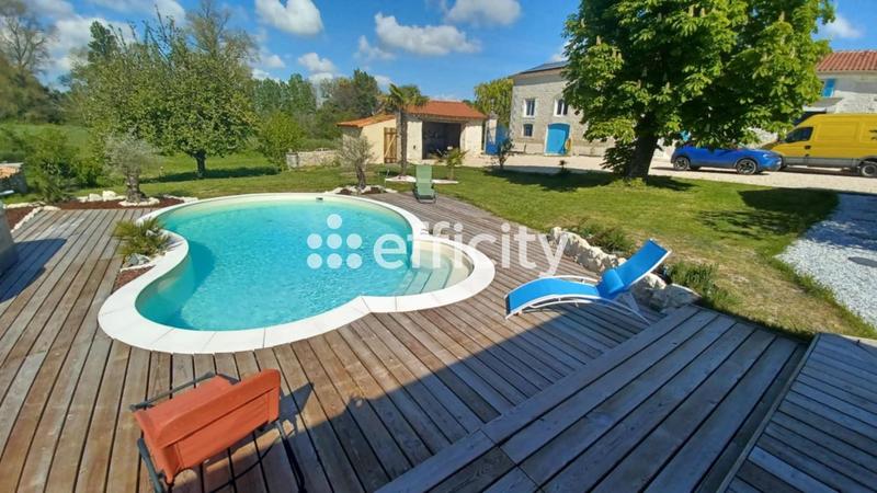 Maison - 470 m² - 10 pièces