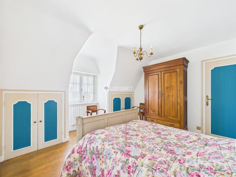 Maison - 206 m² - 8 pièces