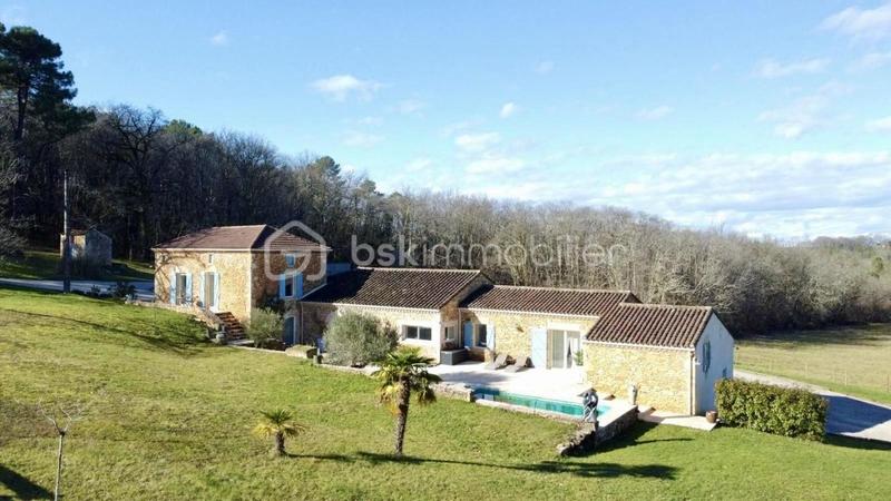 Propriété - 210 m² - 7 pièces