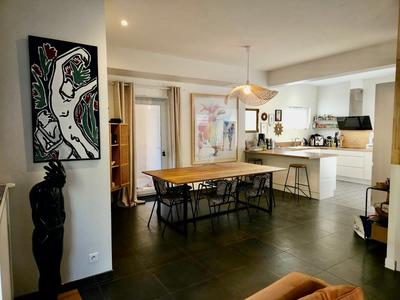 Maison - 236 m² - 8 pièces