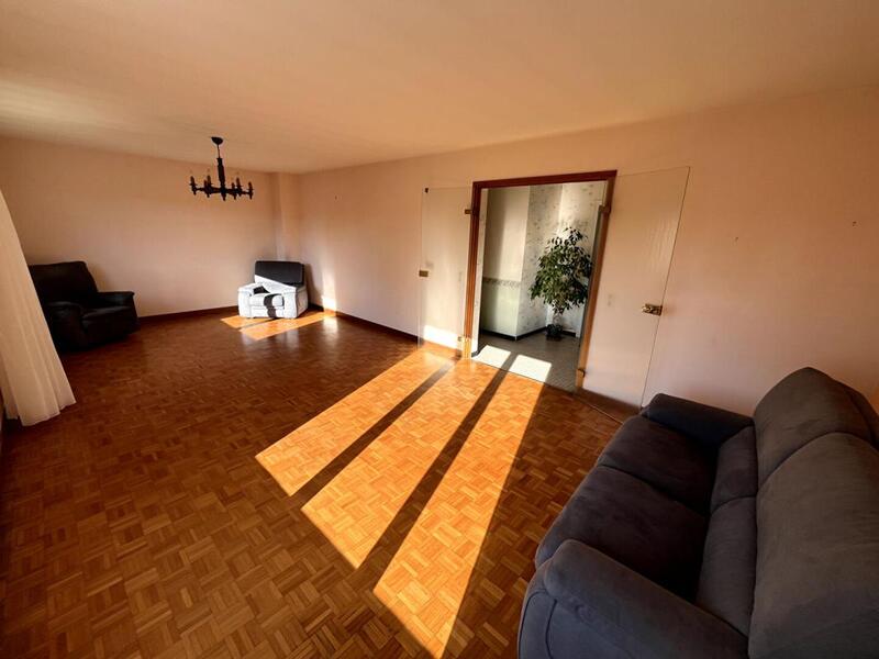 Maison - 117 m² - 6 pièces