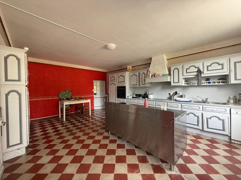 Maison - 512 m² - 11 pièces