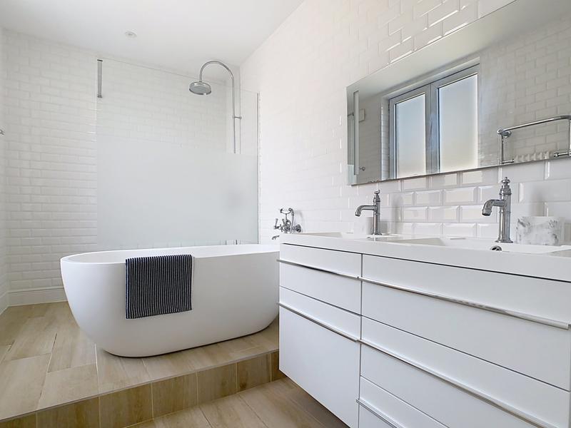 Maison - 220 m² - 9 pièces