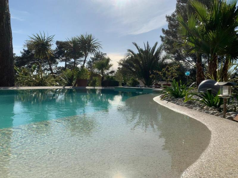 Maison - 238 m² - 7 pièces