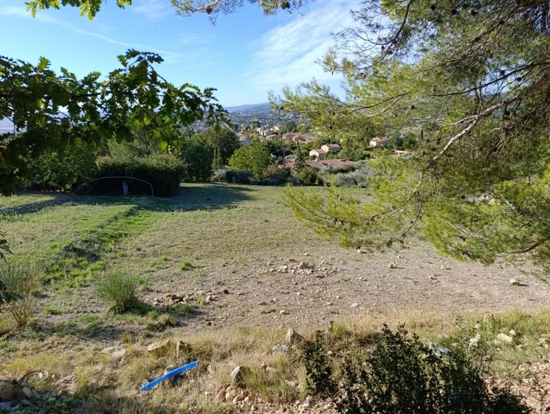 Terrain constructible - 1 600 m²