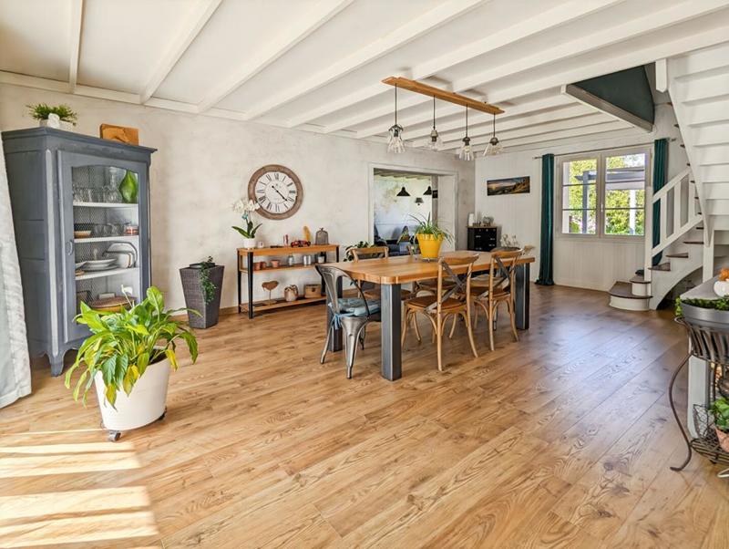 Maison - 165 m² - 8 pièces