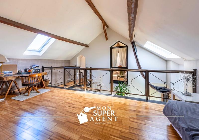 Maison - 202 m² - 7 pièces