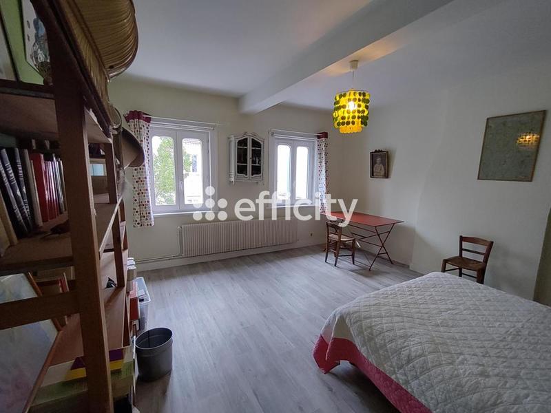 Maison - 270 m² - 11 pièces