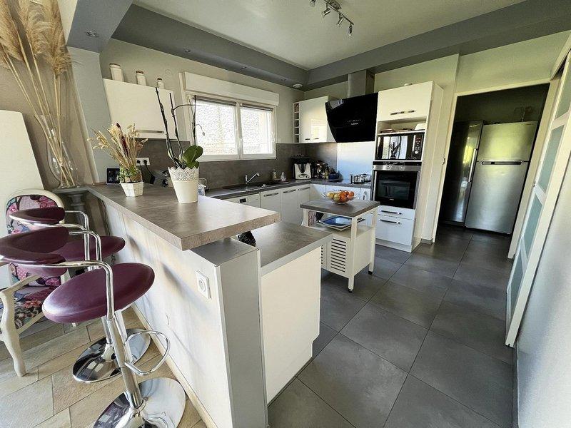 Villa - 244 m² - 9 pièces