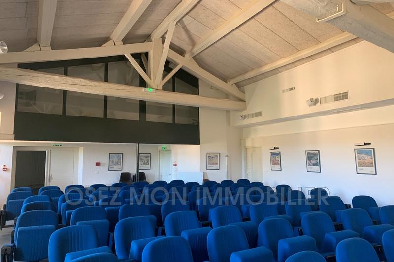 Maison - 3 500 m² - 20 pièces