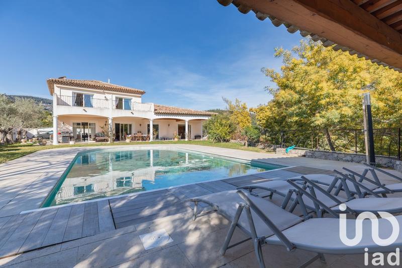 Maison - 256 m² - 8 pièces