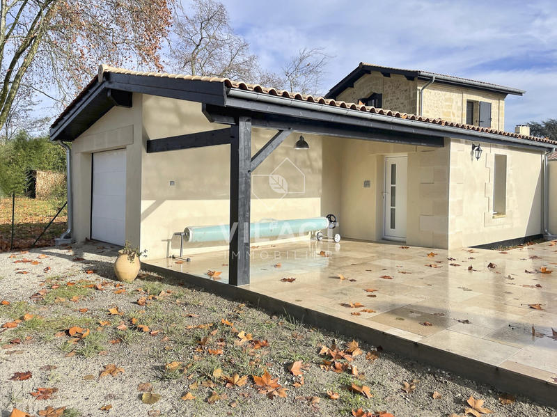 Maison - 330 m² - 9 pièces