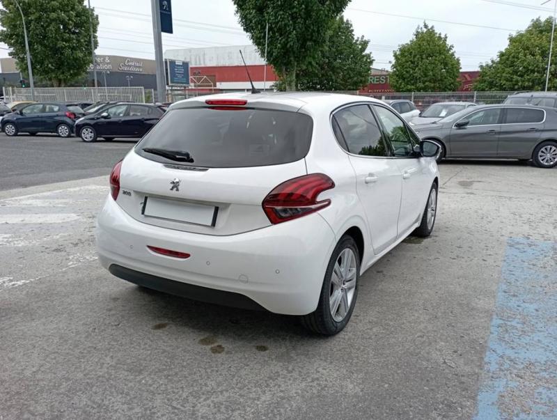 Peugeot 208 Puretech 110 s&amp;S Eat6 Allure Busin