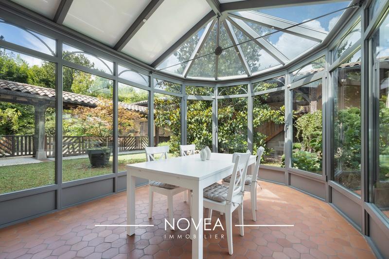 Maison - 220 m² - 9 pièces