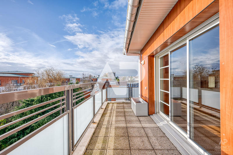 Appartement - 102 m² - 5 pièces