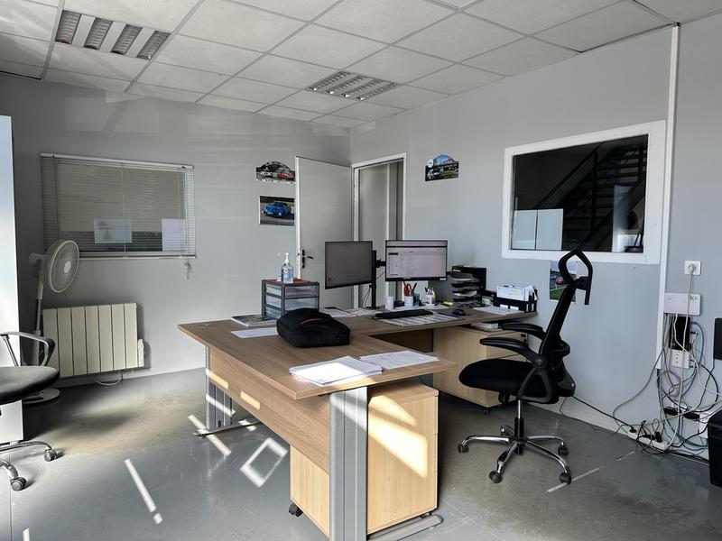 Local d'activité / Entrepôt - 190 m²