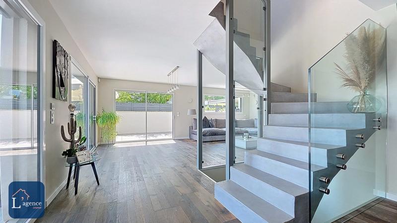 Maison - 304 m² - 8 pièces