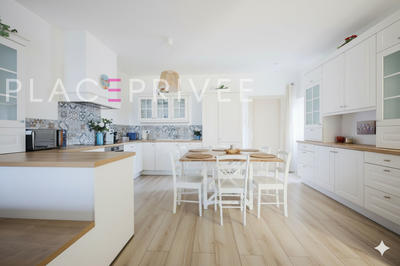 Maison - 200 m² - 6 pièces