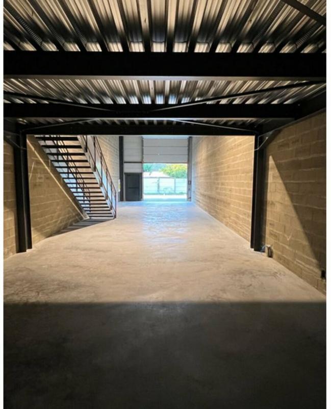 Local d'activité / Entrepôt - 174 m²