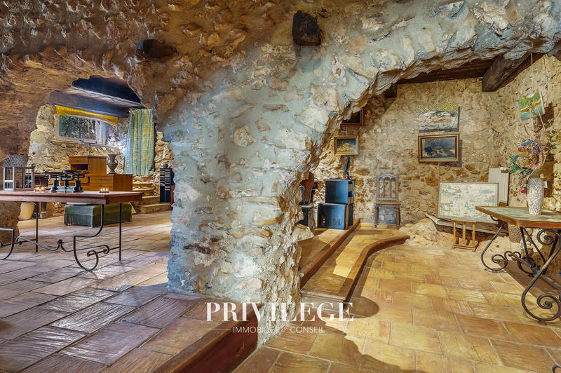 Propriété - 640 m² - 18 pièces