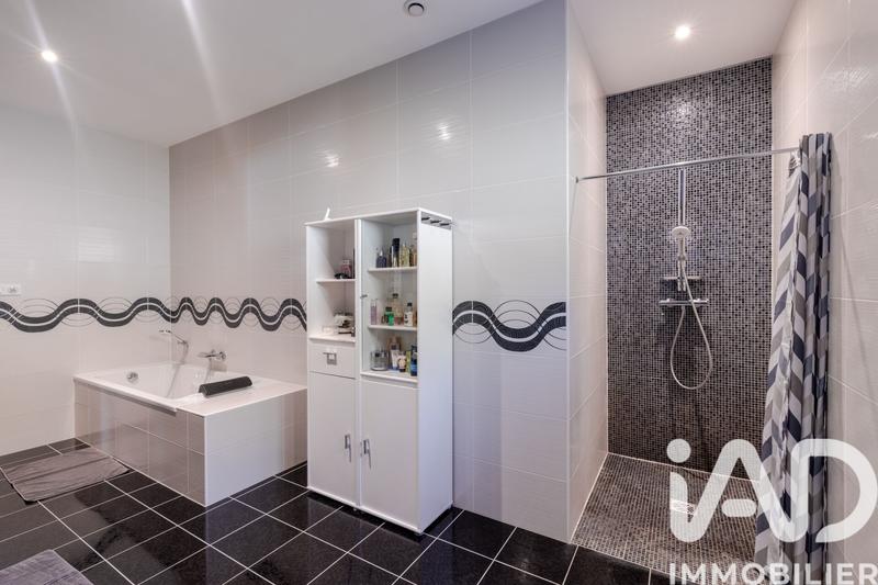 Maison - 201 m² - 6 pièces