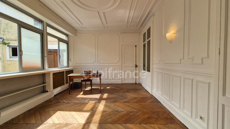 Local commercial - 85 m² - 4 pièces