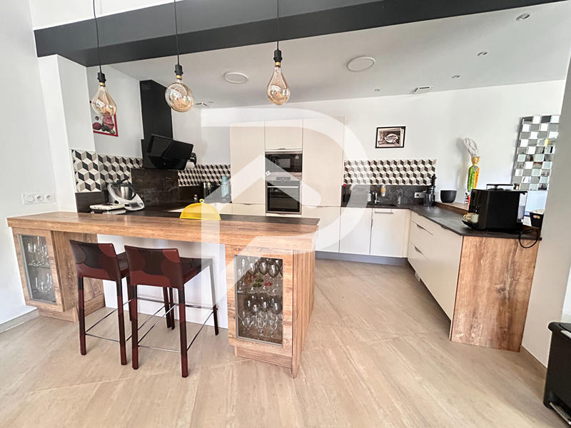 Maison - 171 m² - 6 pièces