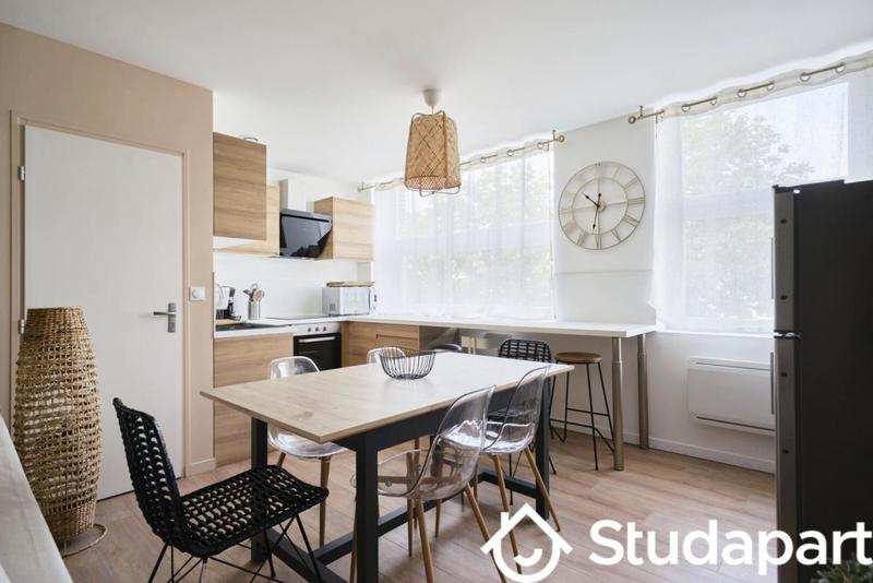 Chambre - 9 m² - 1 pièce